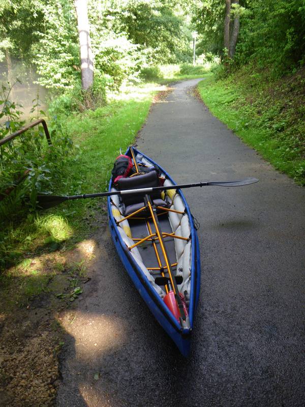 Boot auf dem Radweg